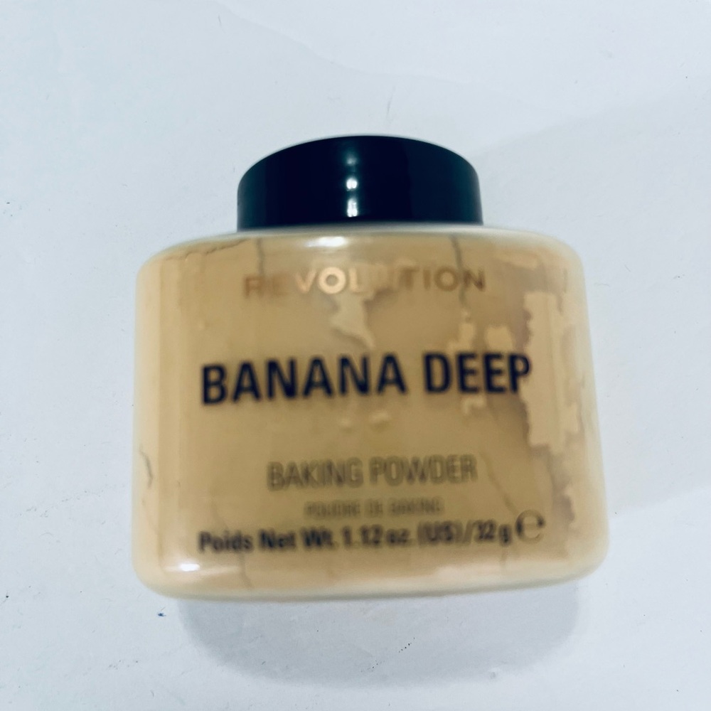 Revolution Banana Deep Setting Powder - Picture 2 of 3